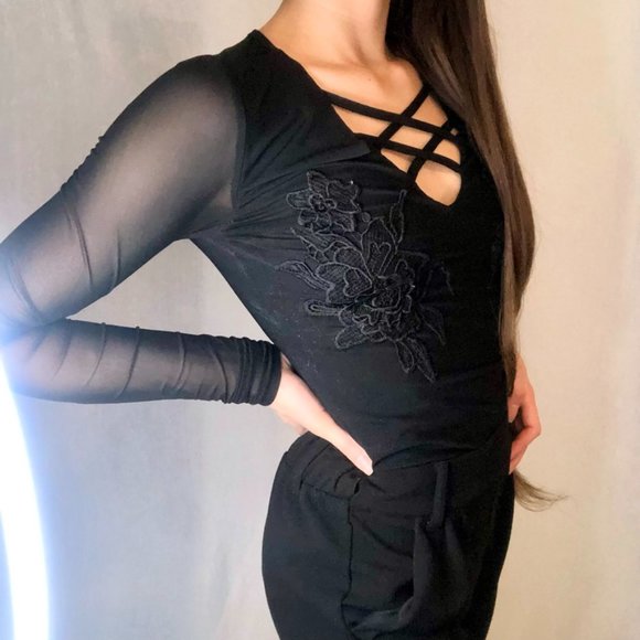 Black Bodysuit Scoop Neck Criss-Cross and Floral Detailing - Picture 5 of 11